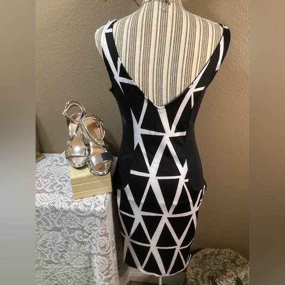 🎁NWT CLASSIC WOMEN Modern print DRESS - Picture 4 of 12